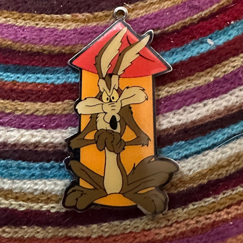 VINTAGE 1995 Wile E. Coyote Charm